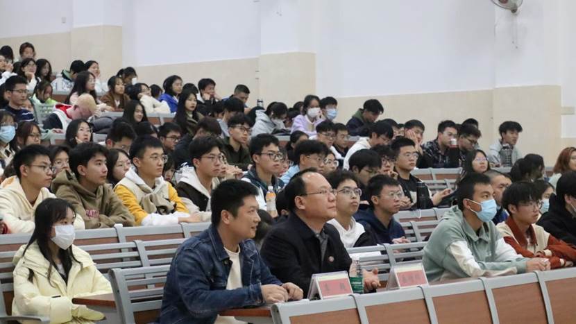 图示, 示意图

中度可信度描述已自动生成