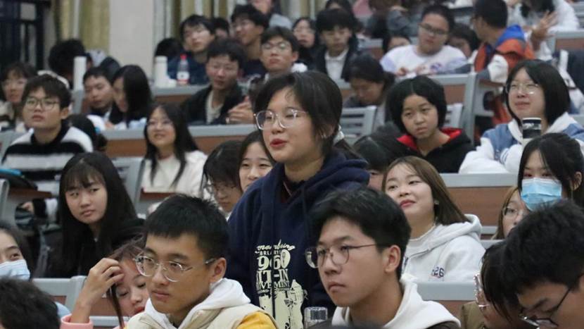 图示, 示意图

中度可信度描述已自动生成